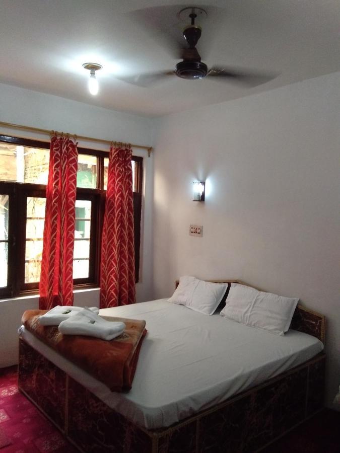 Howrah Guest House Srīnagar 외부 사진