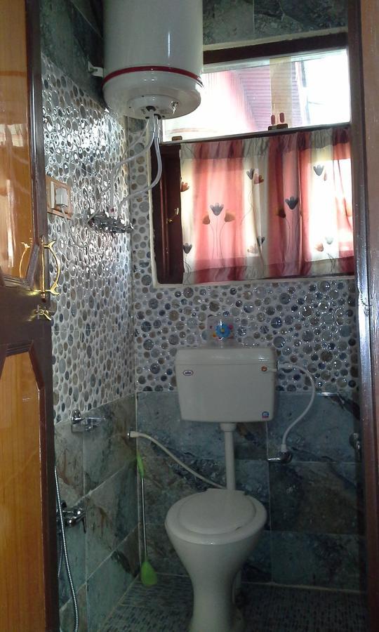 Howrah Guest House Srīnagar 외부 사진