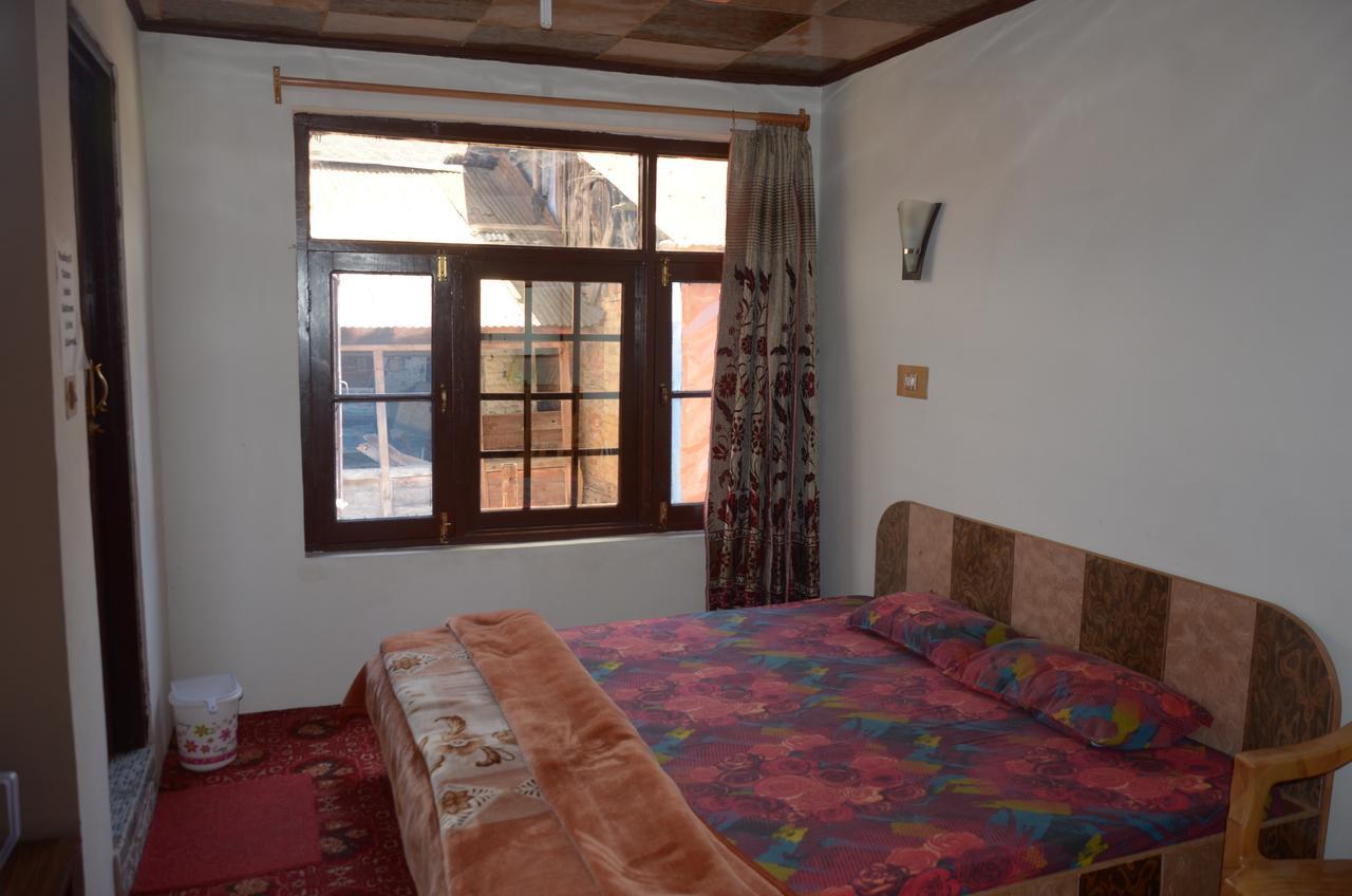 Howrah Guest House Srīnagar 외부 사진