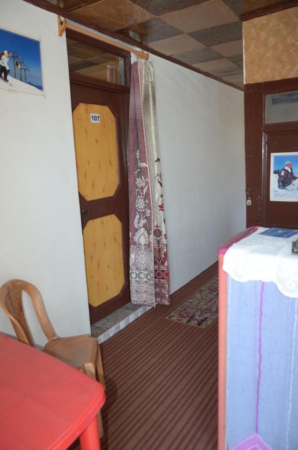 Howrah Guest House Srīnagar 외부 사진