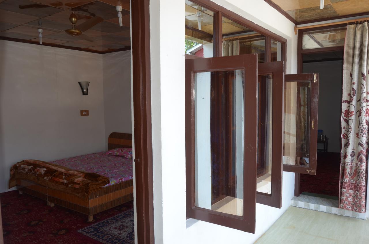 Howrah Guest House Srīnagar 외부 사진