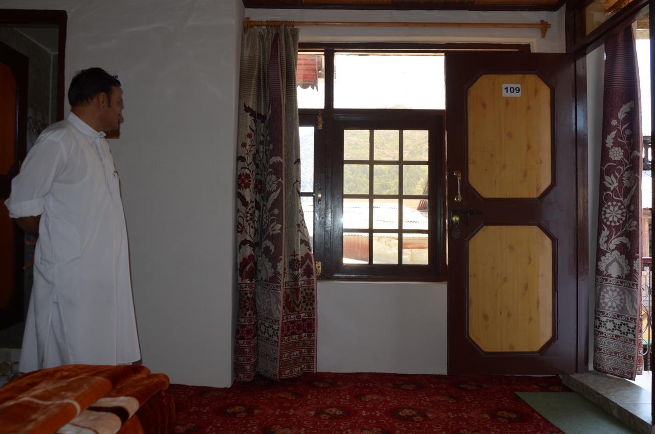 Howrah Guest House Srīnagar 외부 사진