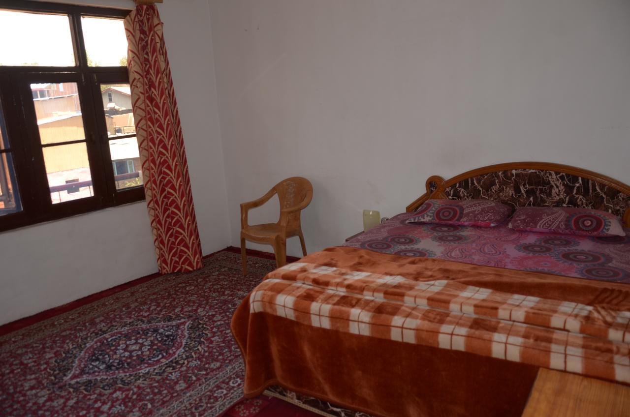 Howrah Guest House Srīnagar 외부 사진