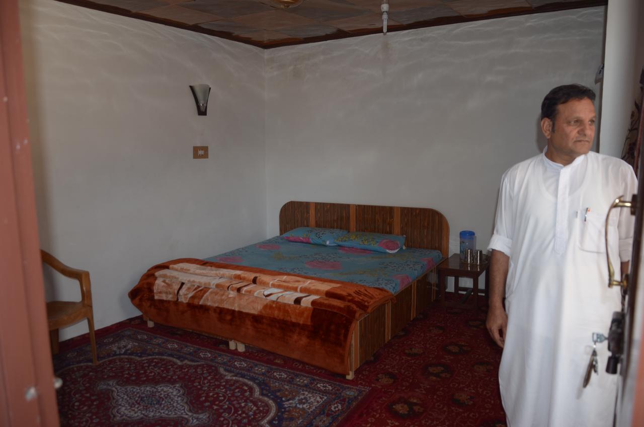 Howrah Guest House Srīnagar 외부 사진