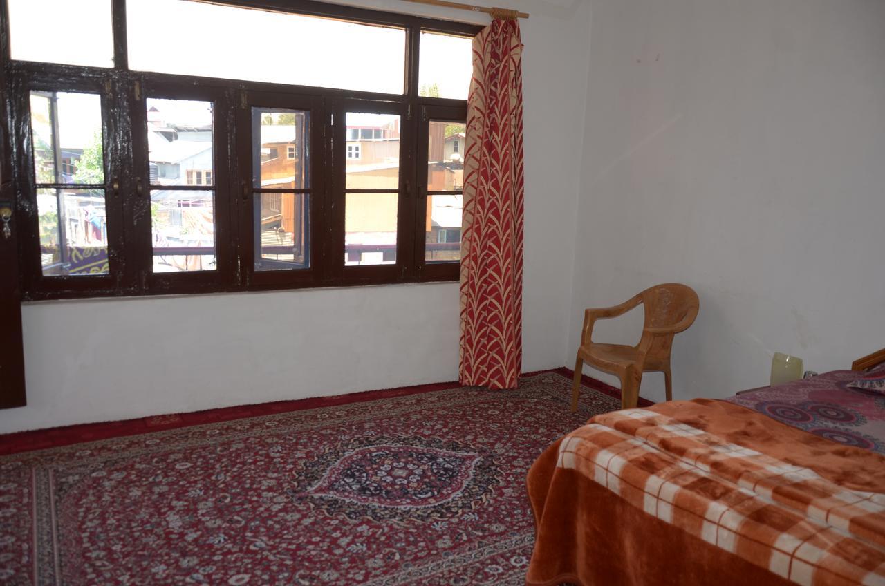 Howrah Guest House Srīnagar 외부 사진
