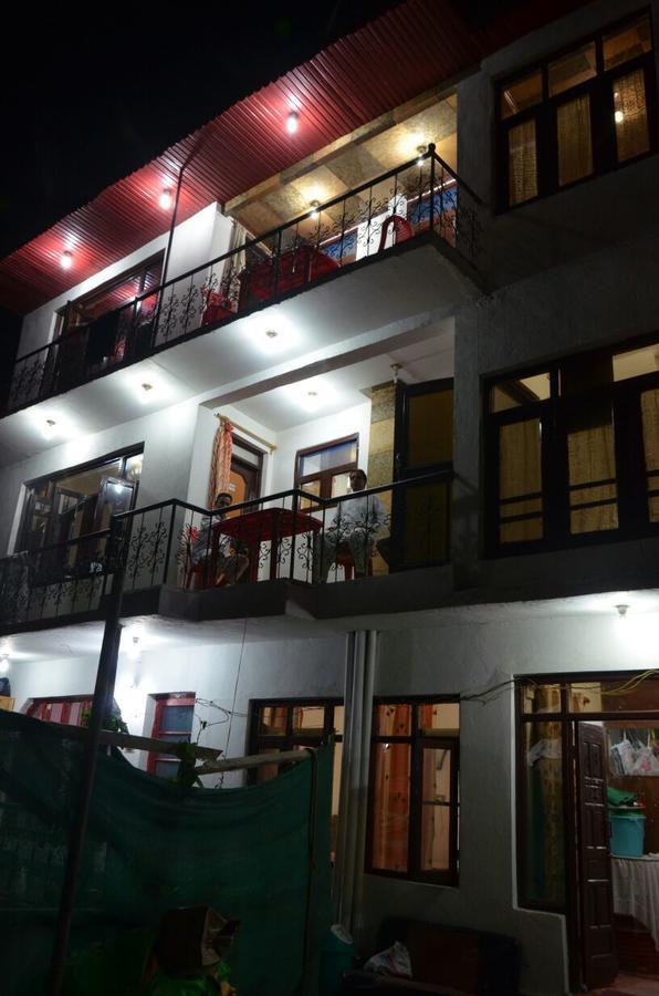 Howrah Guest House Srīnagar 외부 사진
